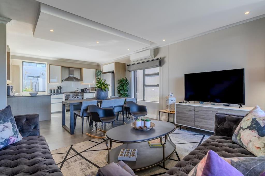 Holiday home Songbird D'aria Luxury House On Wine Estate