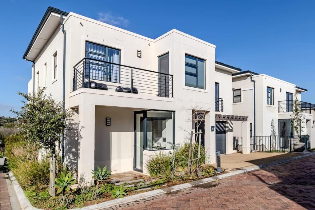 Holiday home Songbird D'aria Luxury House On Wine Estate *