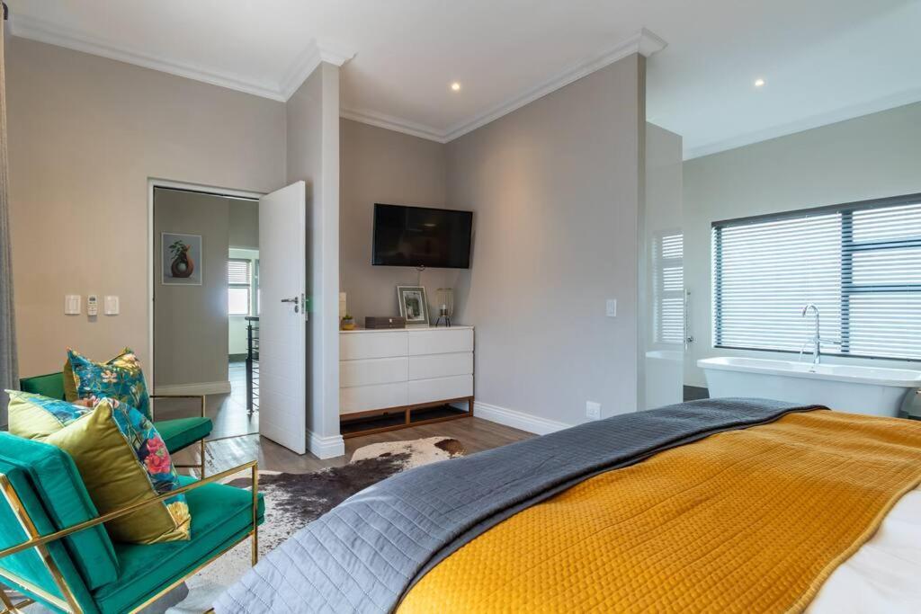 Holiday home Songbird D'aria Luxury House On Wine Estate *