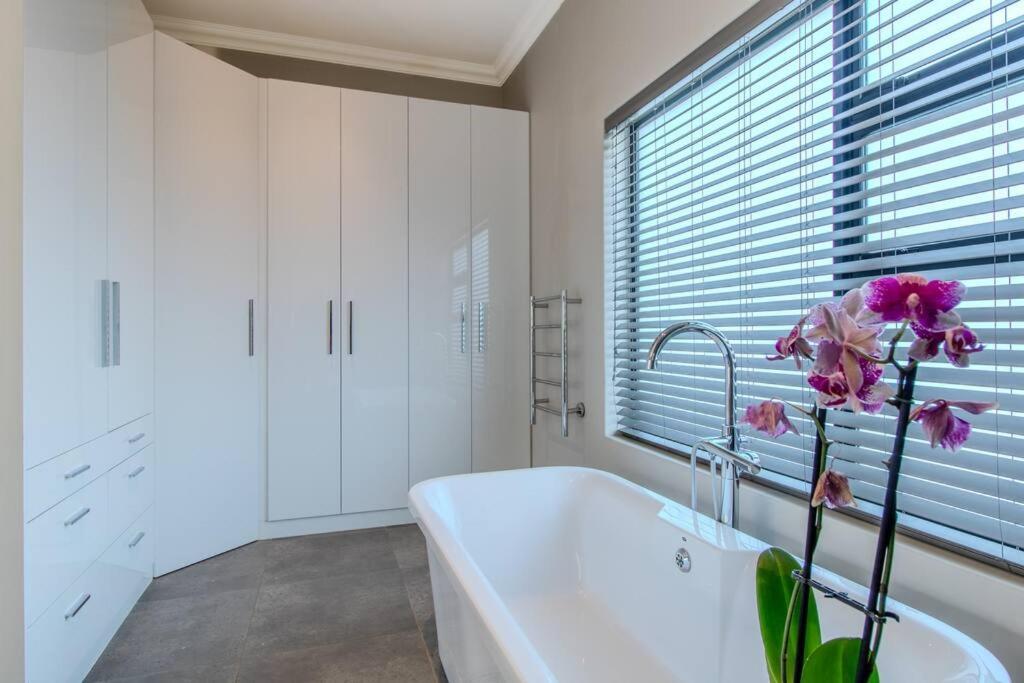 Songbird D'aria Luxury House On Wine Estate Cape Town